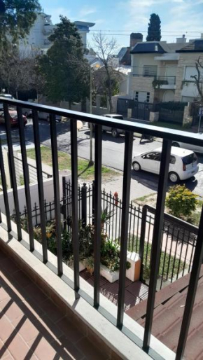 Amplia casa en planta alta en Av Mitre Parque Urquiza